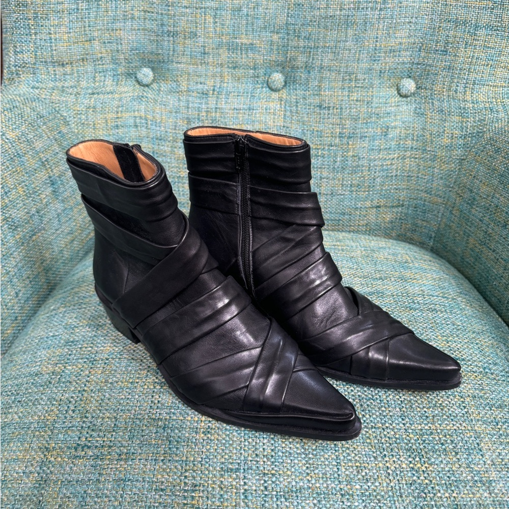 John Fluevog Judi Wrappings Boots Size 6.5 US